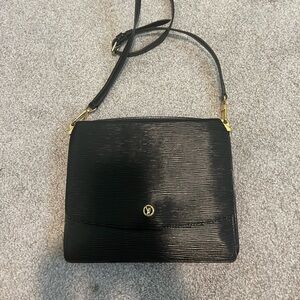 Black epi Louis Vuitton shoulder bag